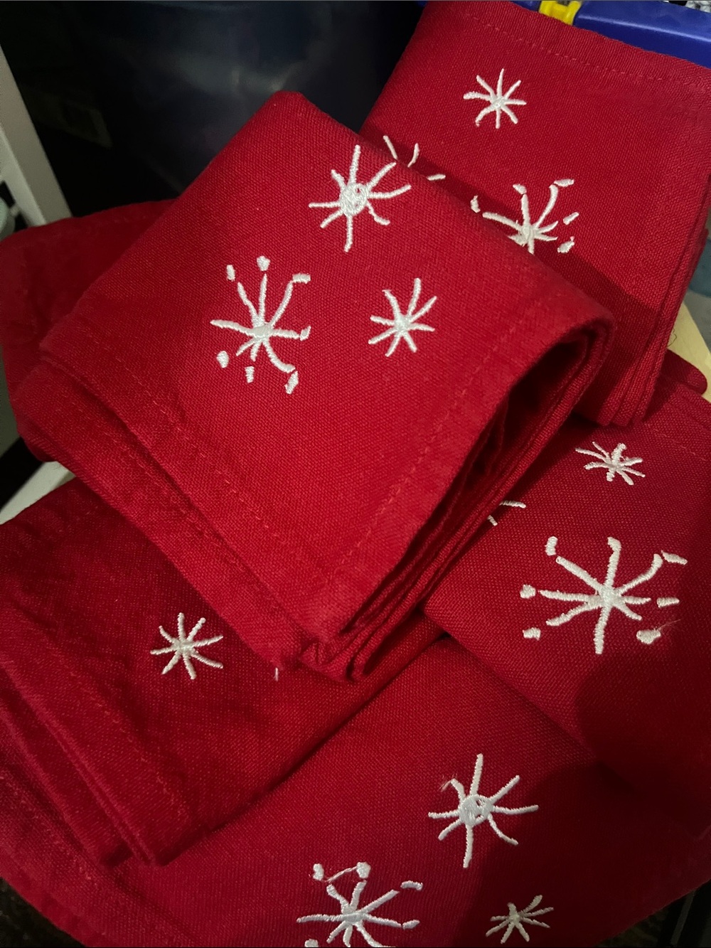 Holiday Red Snowflake Linen Napkins - Festive 6pc set great dinner party 710